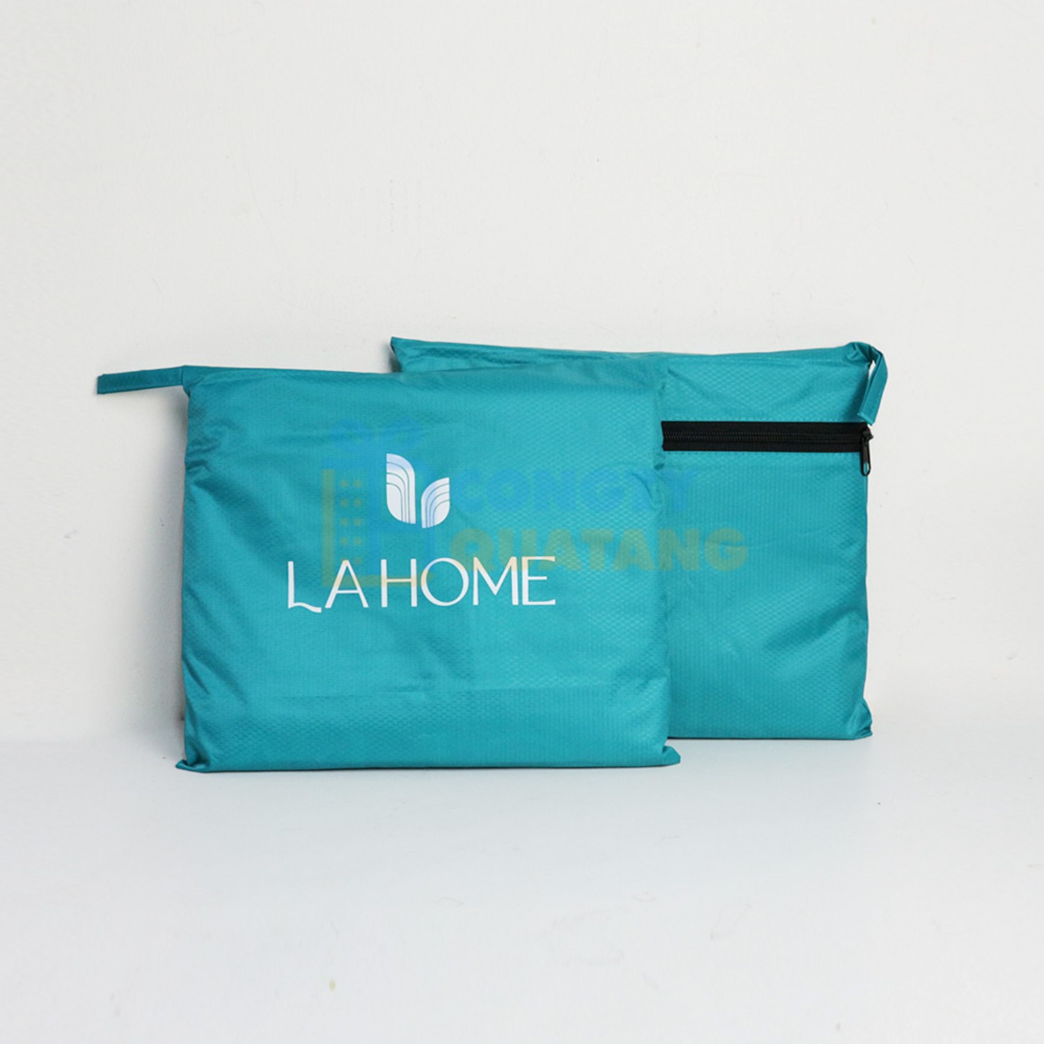 In áo mưa làm quà tặng vì có tính thiết thực, hữu dụng