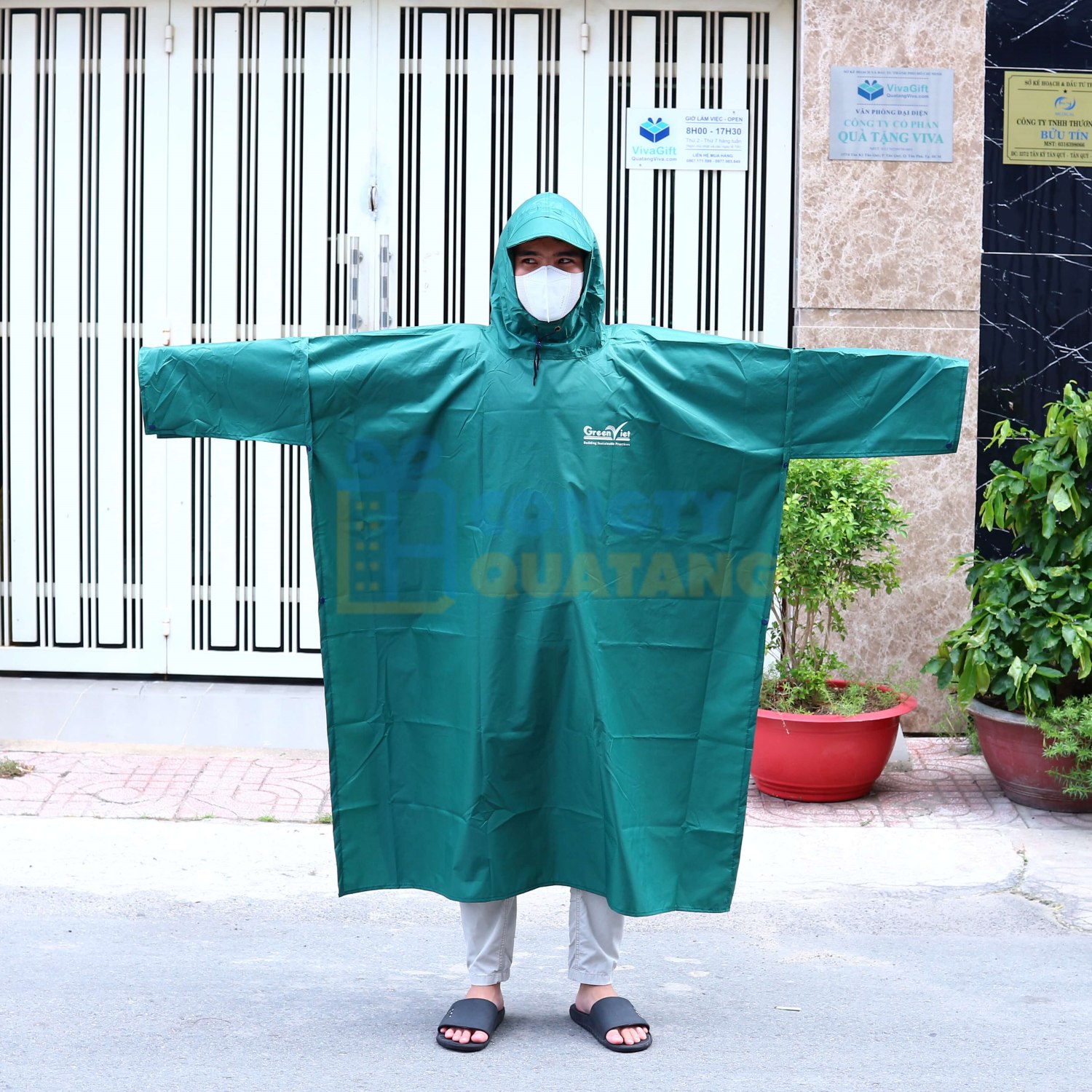 DTH là xưởng in áo mưa giá rẻ theo yêu cầu