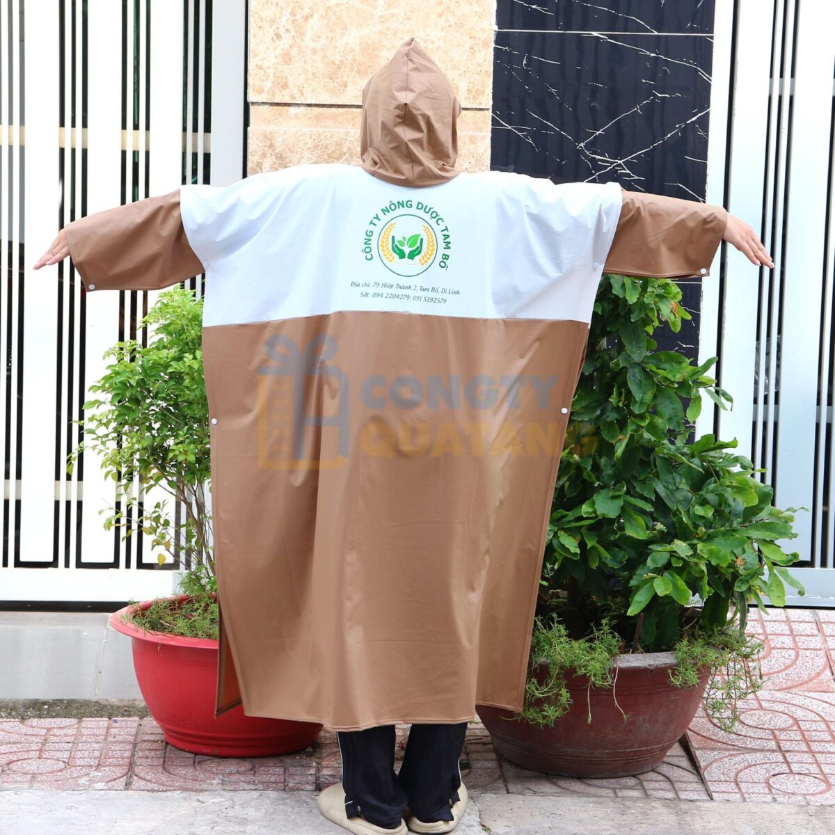 Lưu ý khi sản xuất áo mưa in ấn theo yêu cầu