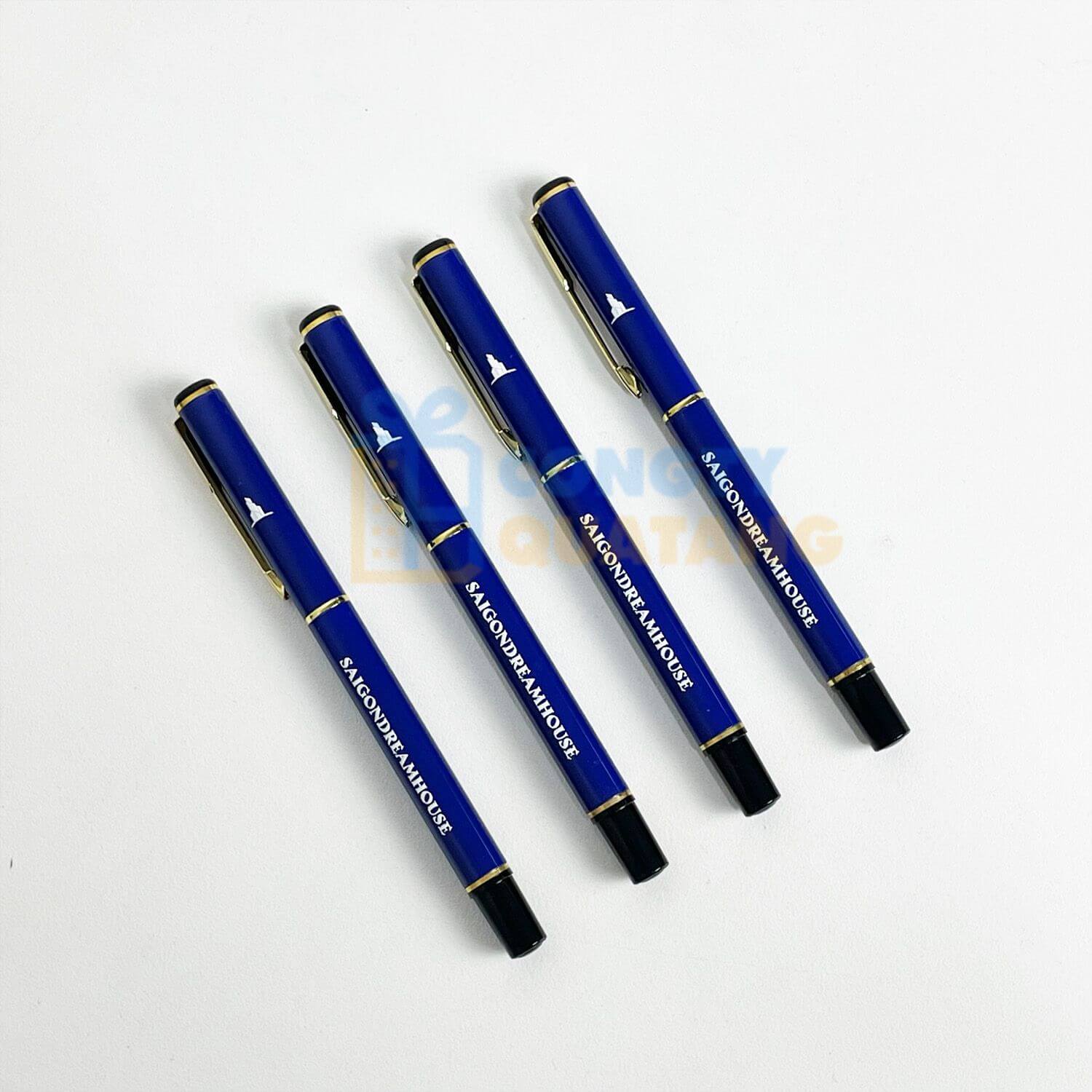 Khắc tên lên bút làm quà tặng tri ân khách hàng