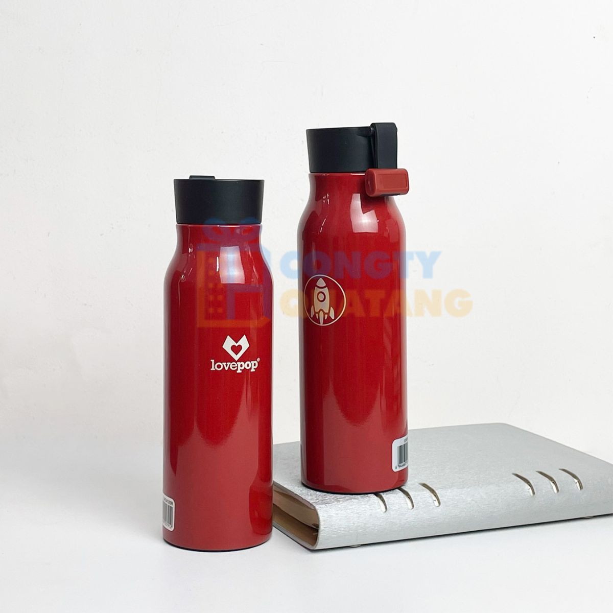 Bình giữ nhiệt khắc tên là món quà thiết thực 