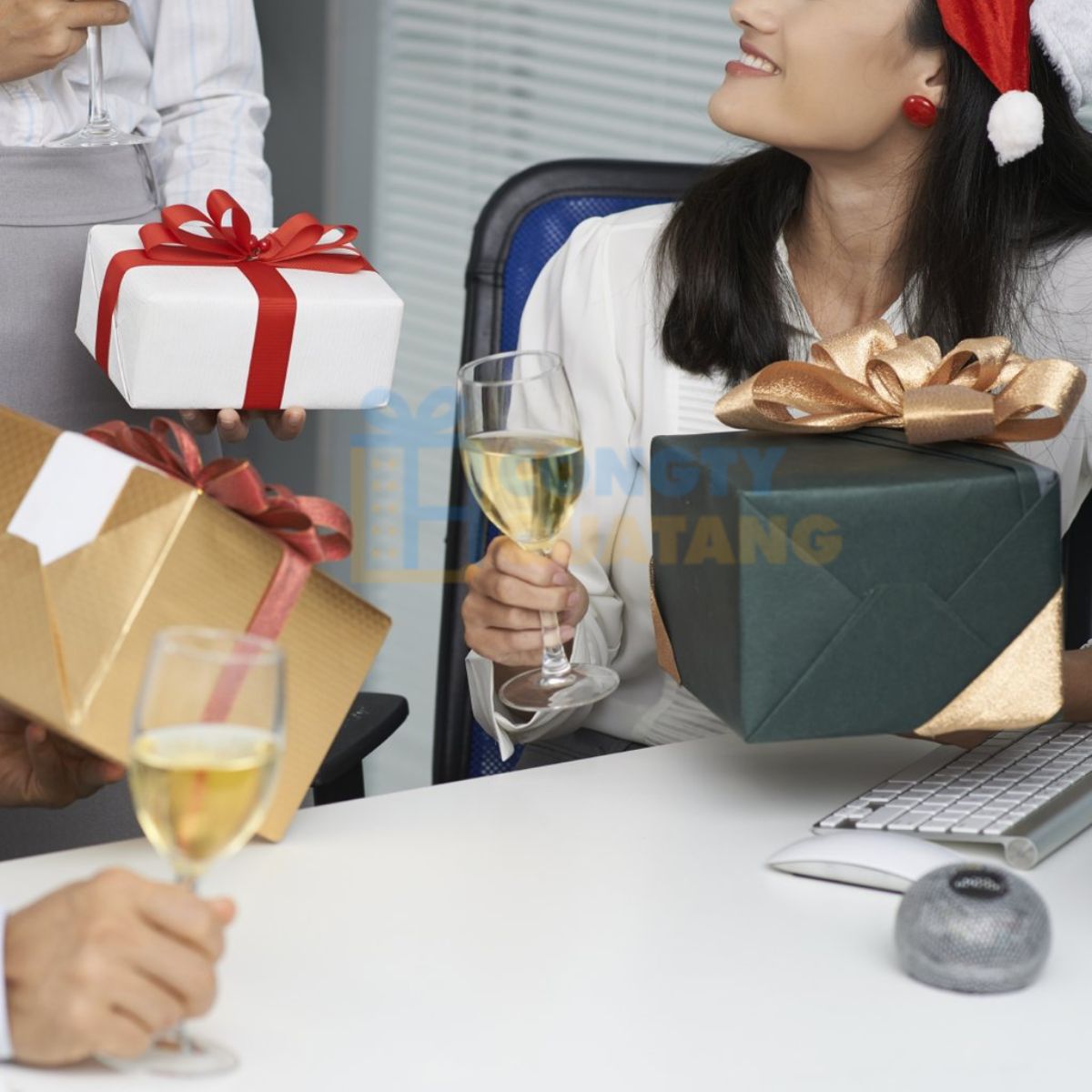 cách viết thông báo tặng quà Tết trang trọng và nhân văn