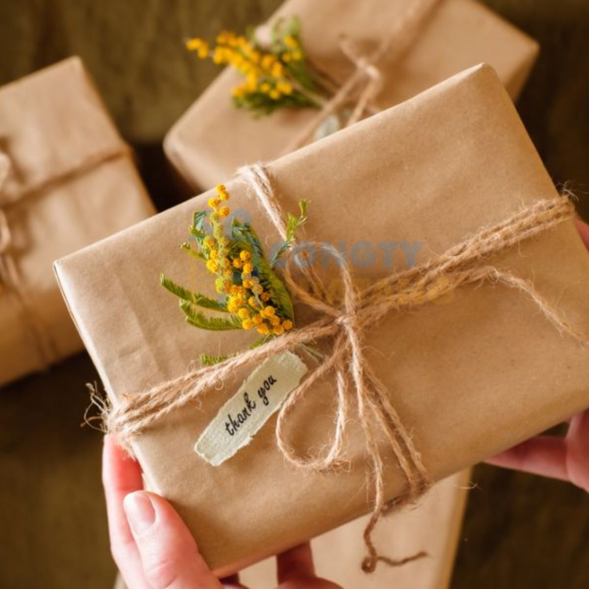 Cân nhắc kỹ để chọn được món quà tặng phù hợp cho sếp nữ 