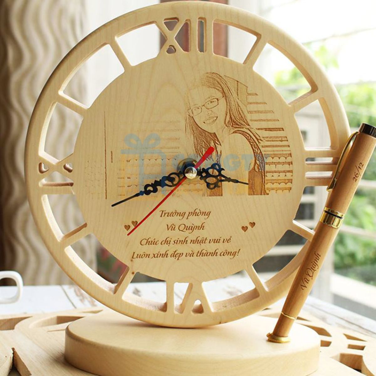 Đồng hồ khắc tên là món quà vừa ý nghĩa vừa có giá trị sử dụng lâu dài 