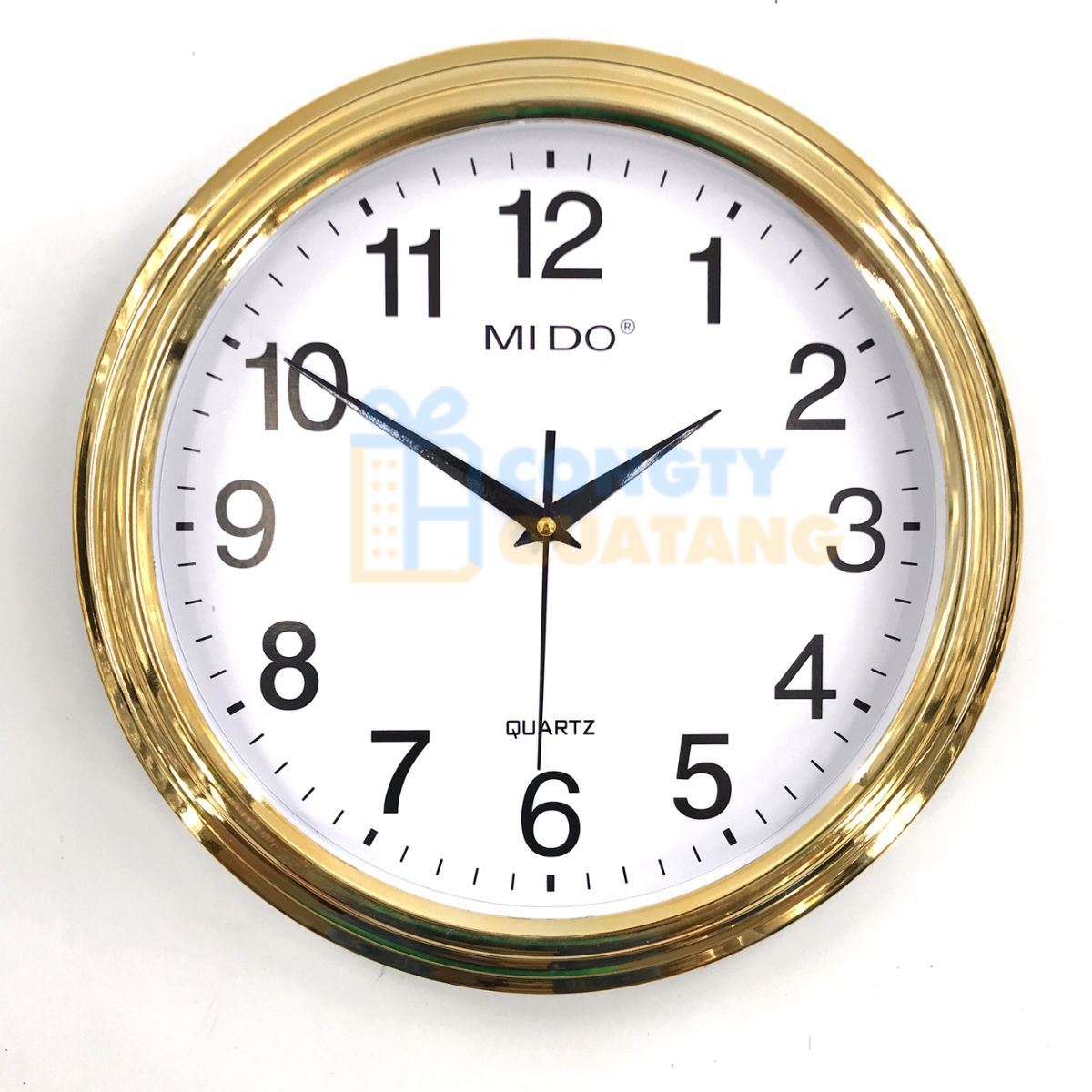 Đồng hồ treo tường trong phòng làm việc 