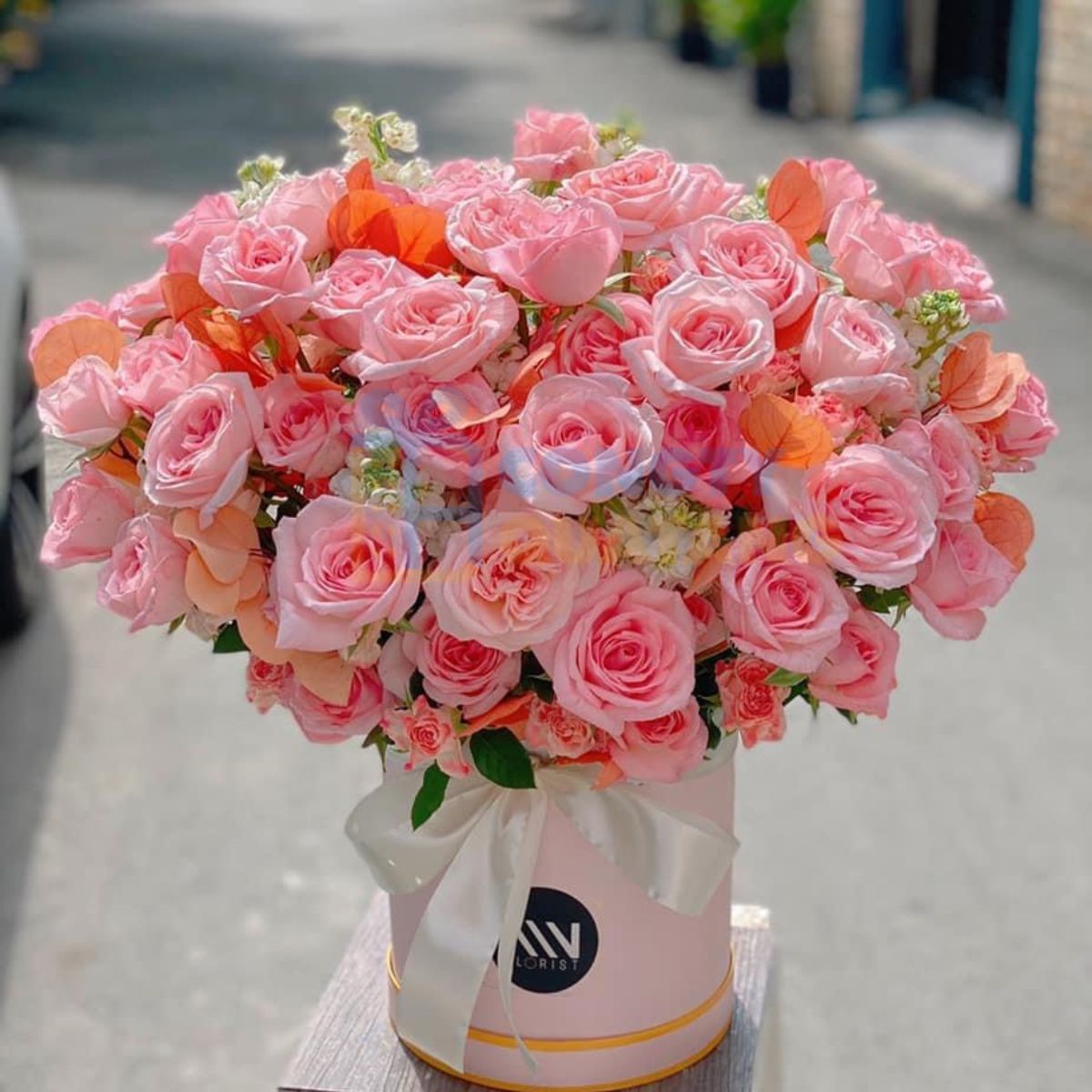 Hoa tươi là quà tặng sếp nữ 20/10 ý nghĩa và tinh tế