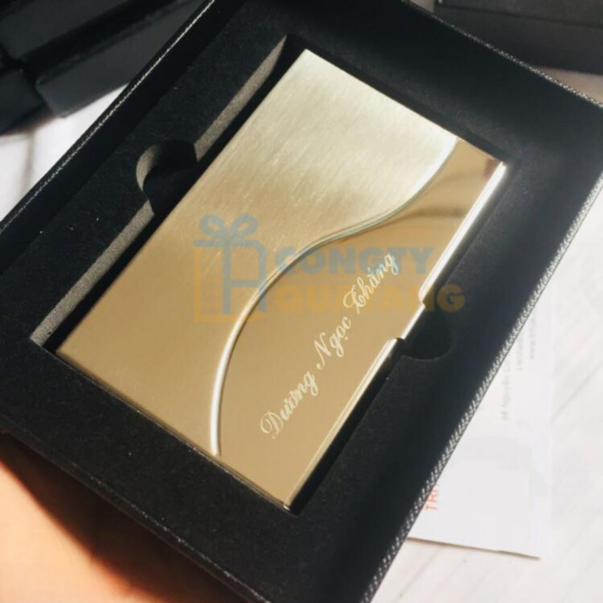 Hộp đựng name card khắc tên mang tính cá nhân hoá cao 