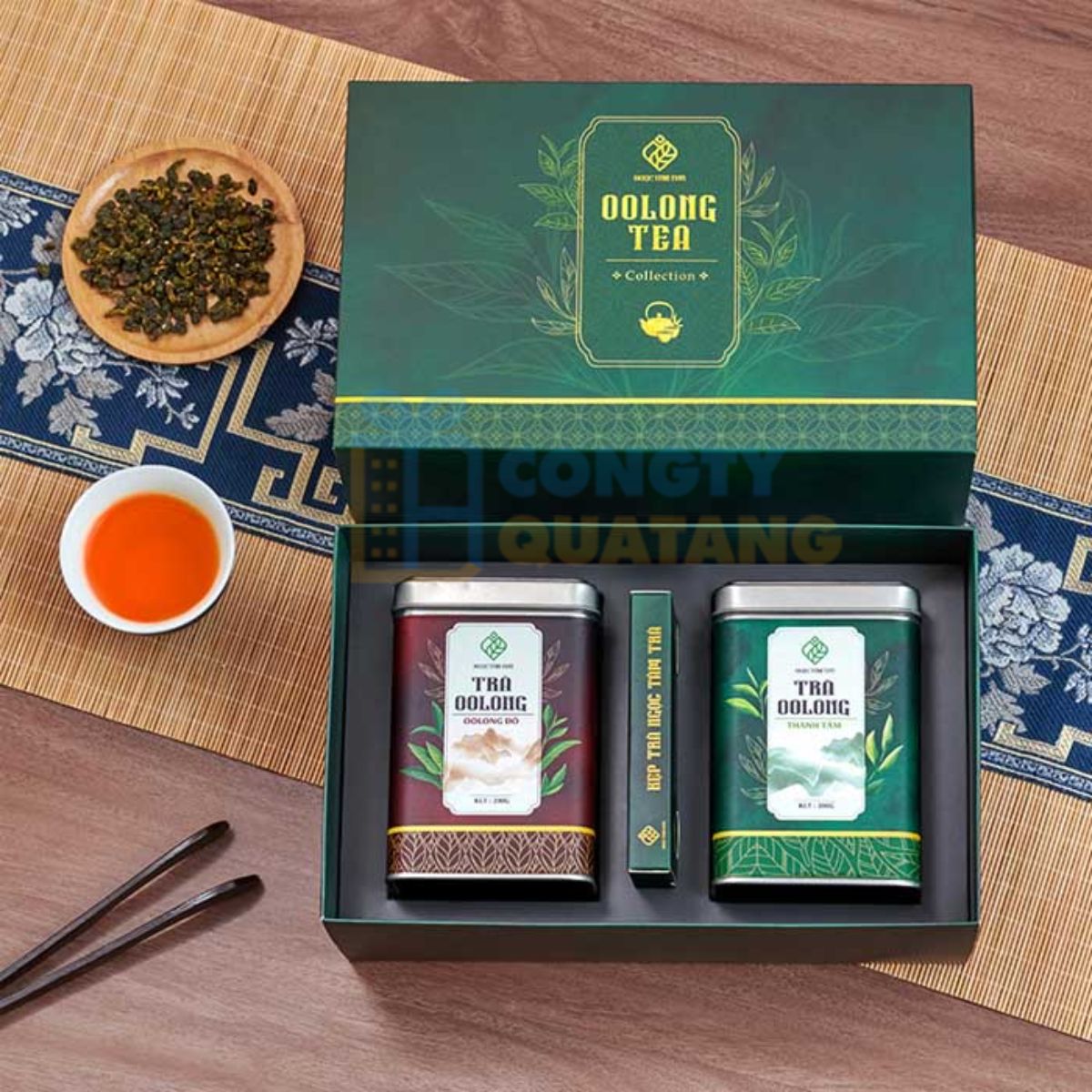 Hộp quà cao cấp phù hợp làm quà tặng biếu sếp ngày Tết