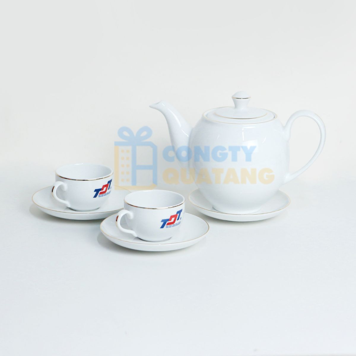 In logo lên bộ ấm trà làm quà tặng biếu Tết sếp