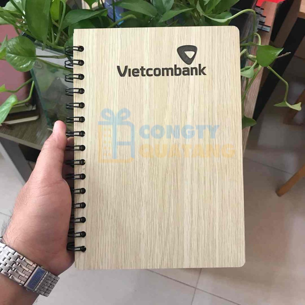 In logo lên sổ tay làm quà tặng cho nhân viên