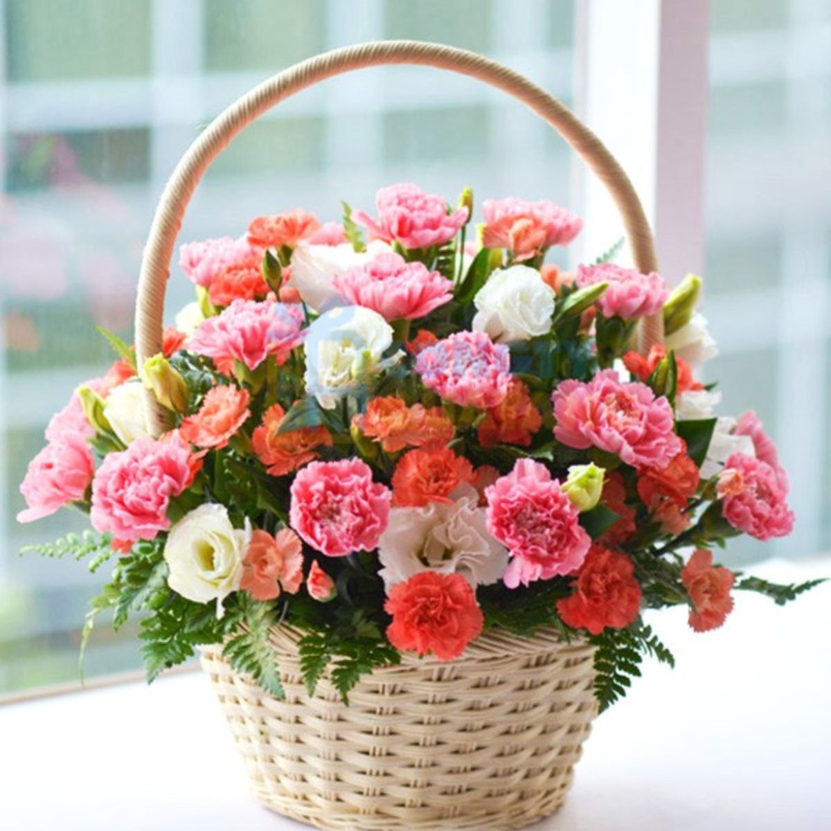 Lựa chọn giỏ hoa làm quà tặng sếp nữ thăng chức