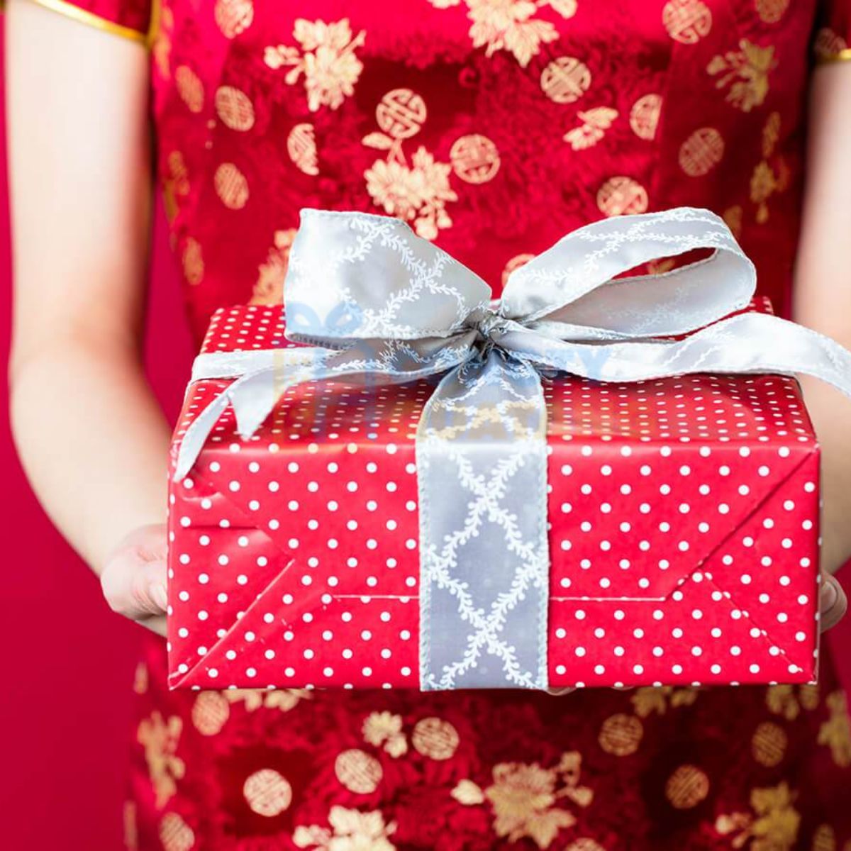 Những lưu ý cần tránh khi tặng quà cho sếp người Trung Quốc 