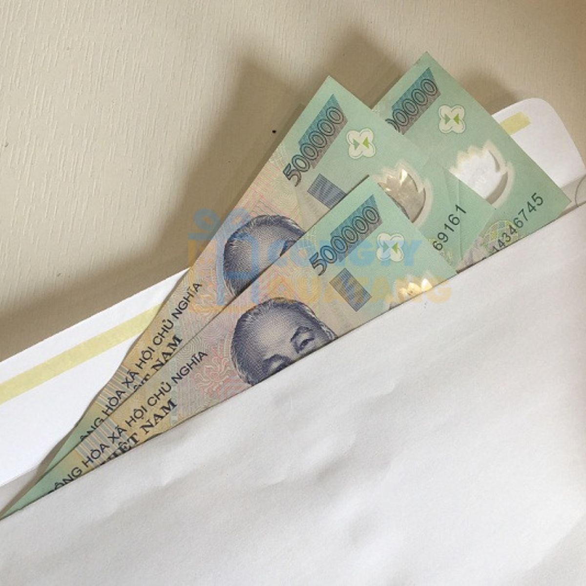Phong bì tiền thưởng là quà tặng nhân viên yêu thích 