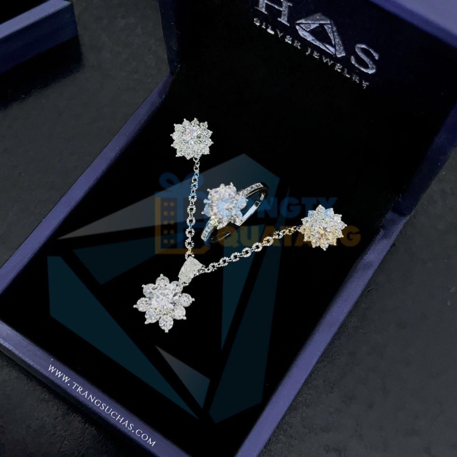 Top 15+ món quà 8/3 tặng sếp, đồng nghiệp nữ sang trọng và tinh tế - Congtyquatang.com.vn