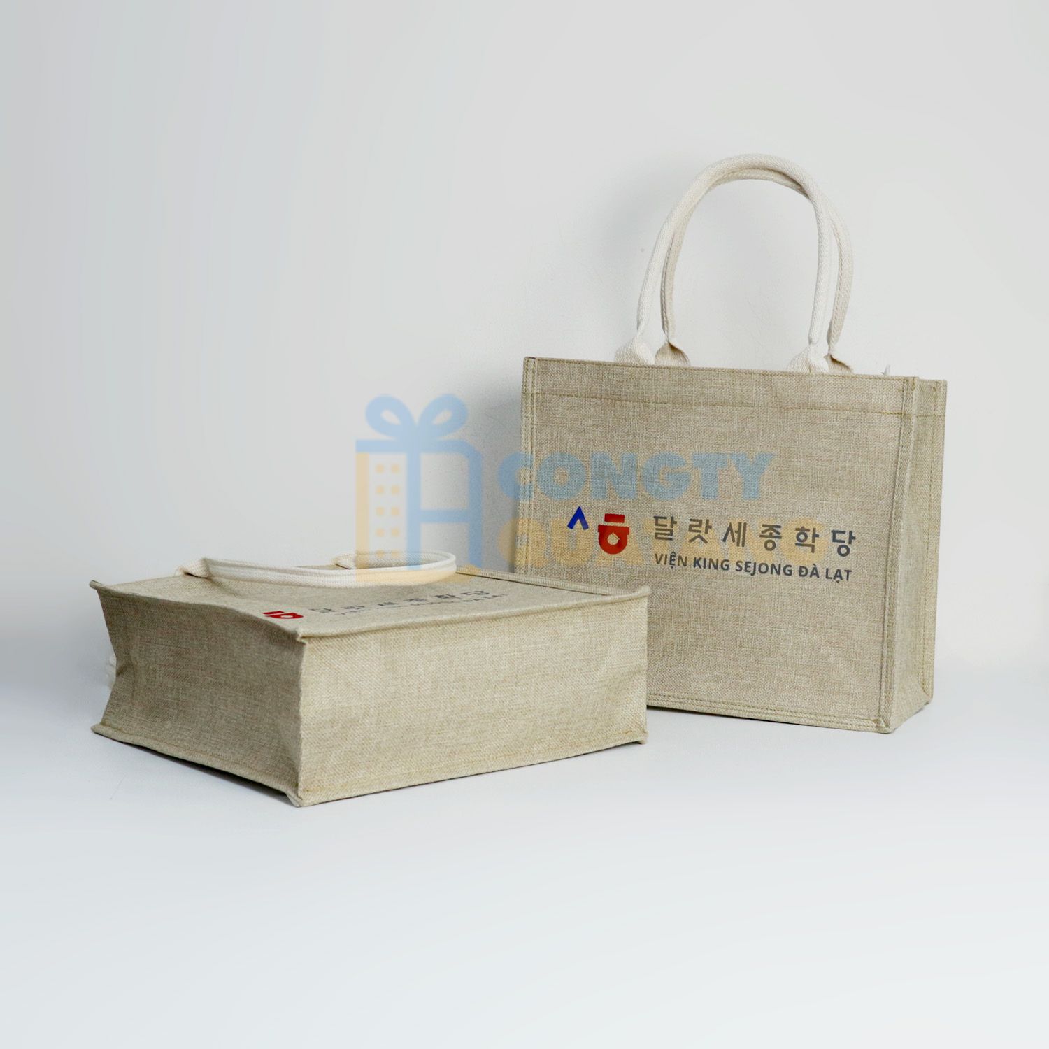 Gợi ý 15+ quà 8/3 cho nhân viên nữ được nhiều doanh nghiệp lựa chọn nhất - congtyquatang.com.vn