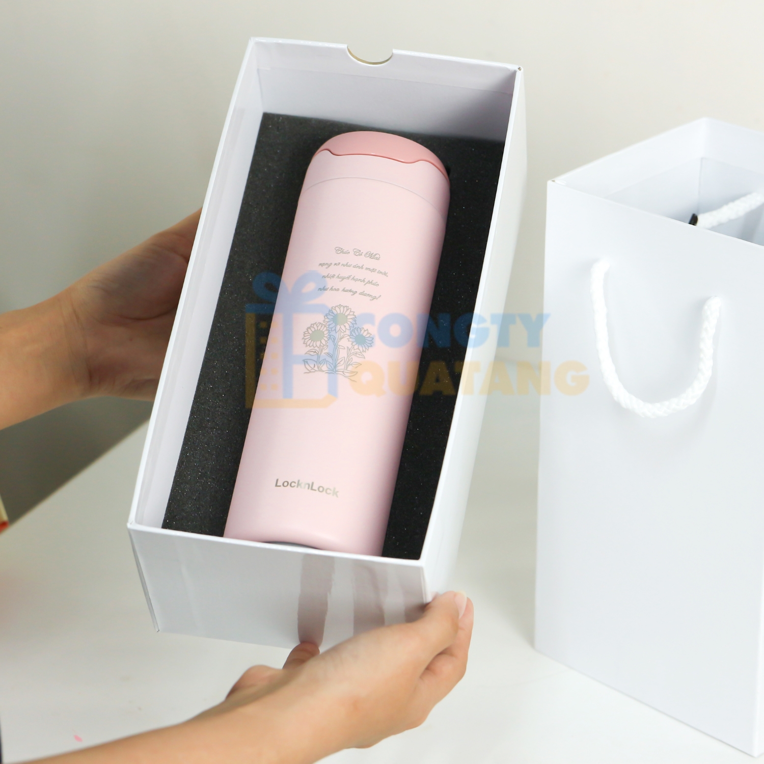 Top 10+ Quà Tặng Chia Tay Đồng Nghiệp Ý Nghĩa Và Đáng Nhớ - Congtyquatang.com.vn Top 10+ Quà Tặng Chia Tay Đồng Nghiệp Ý Nghĩa Và Đáng Nhớ - Congtyquatang.com.vn