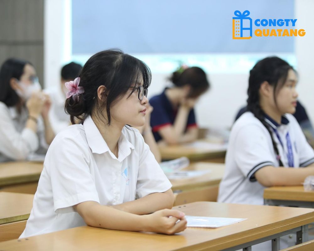 15+ quà tặng mừng đậu đại học ý nghĩa, độc đáo 2025