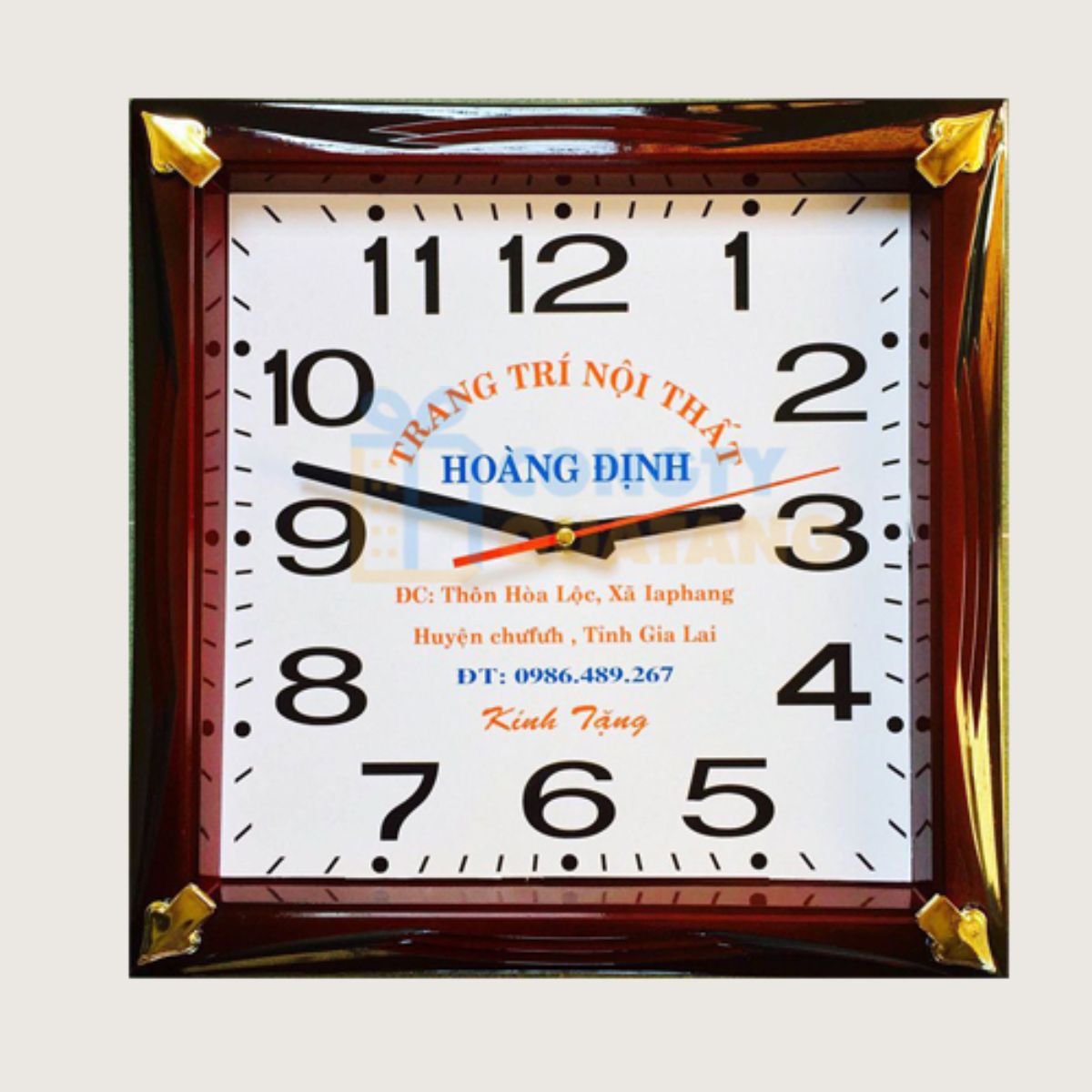 Đồng hồ treo tường là quà tặng ý nghĩa và có thời gian sử dụng lâu dài 