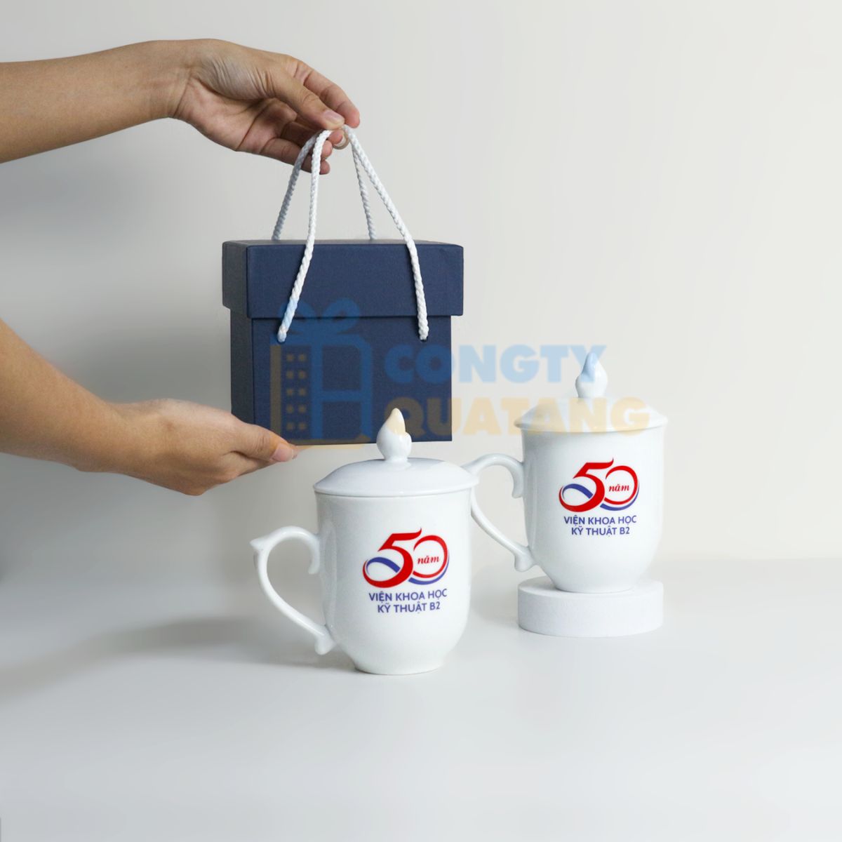 Ly sứ in logo là quà tặng thiết thực có thể sử dựng hàng ngày 