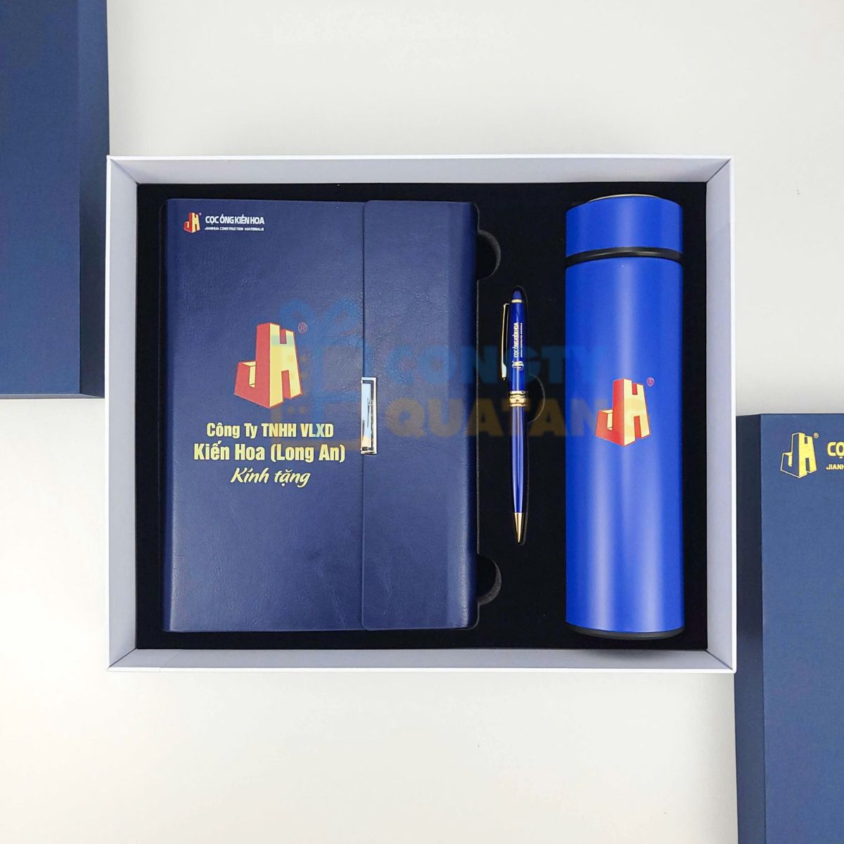 Set quà tặng văn phòng phù hợp với công việc của sếp