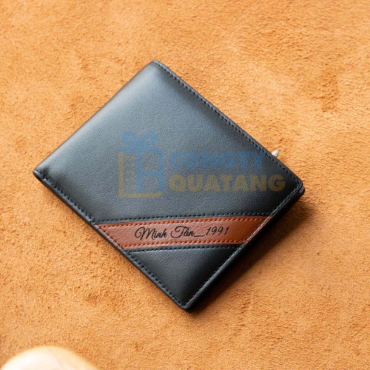 Ví da khắc tên là quà 8/3 tiện lợi và thời trang