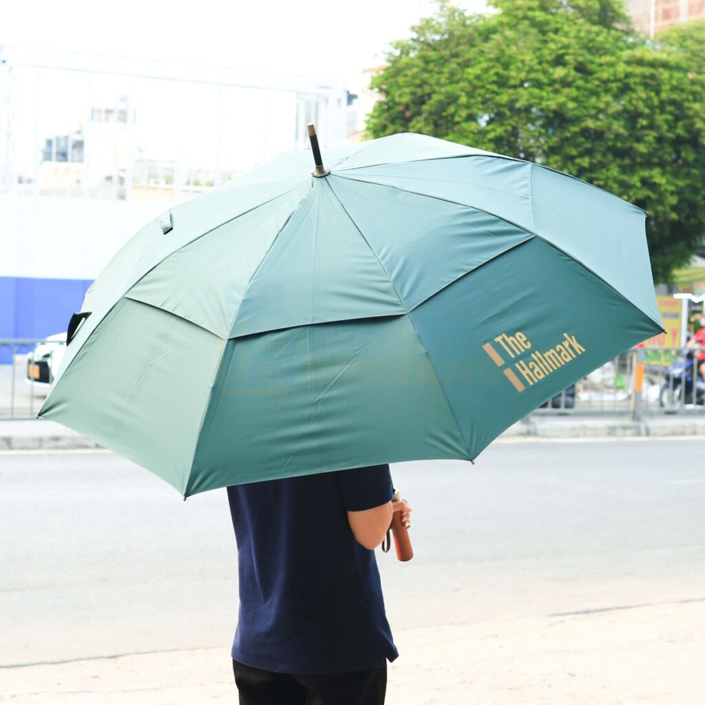 Ô dù cầm tay in ấn logo theo yêu cầu - Congtyquatang.com.vn