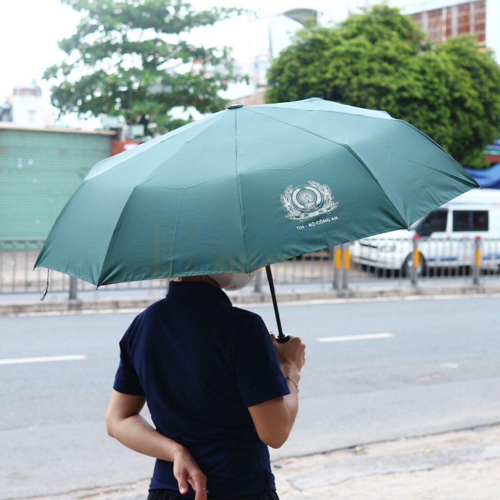 Ô dù cầm tay in ấn logo theo yêu cầu - Congtyquatang.com.vn