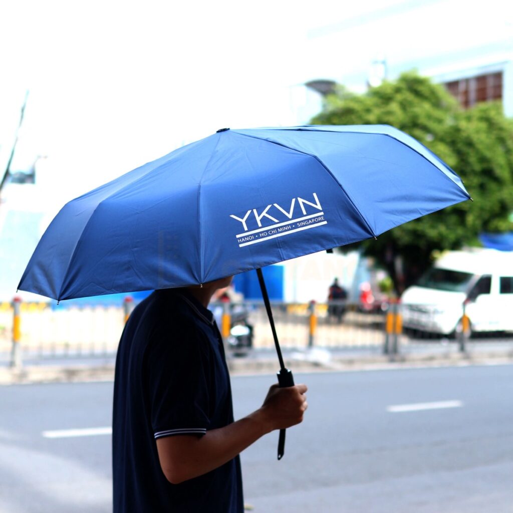 Ô dù cầm tay in ấn logo theo yêu cầu - Congtyquatang.com.vn