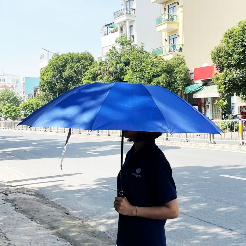 Ô dù cầm tay in ấn logo theo yêu cầu - Congtyquatang.com.vn