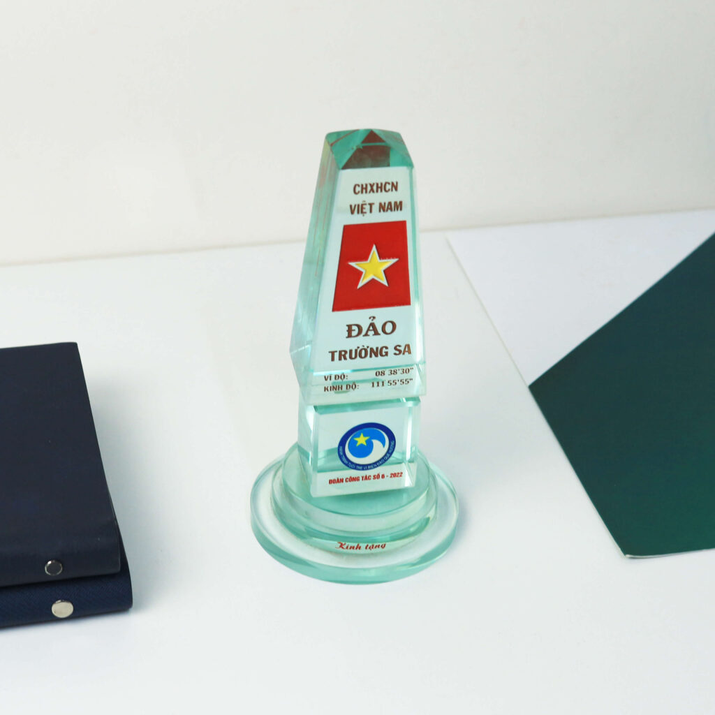 Kỷ niệm chương là quà tặng lưu niệm ý nghĩa 