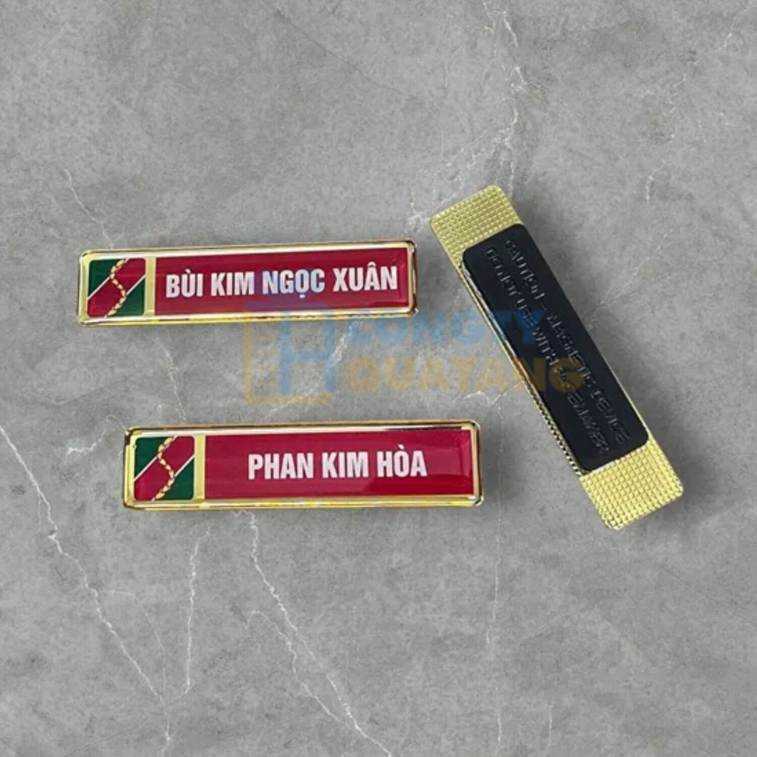 Bảng tên giúp đồng bộ hình ảnh công ty