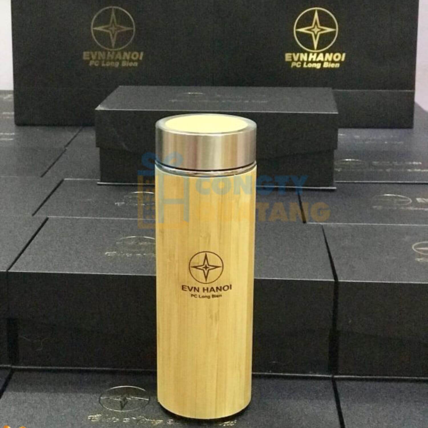Bình giữ nhiệt gỗ khắc tên công ty làm quà tặng khách hàng