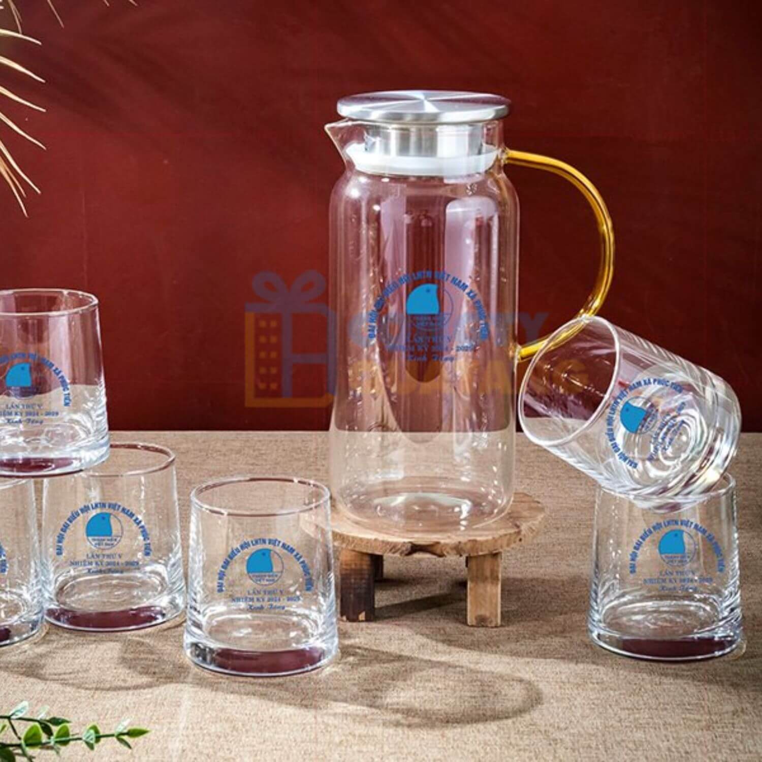 Bình thuỷ tinh có quai cầm chắc chắn