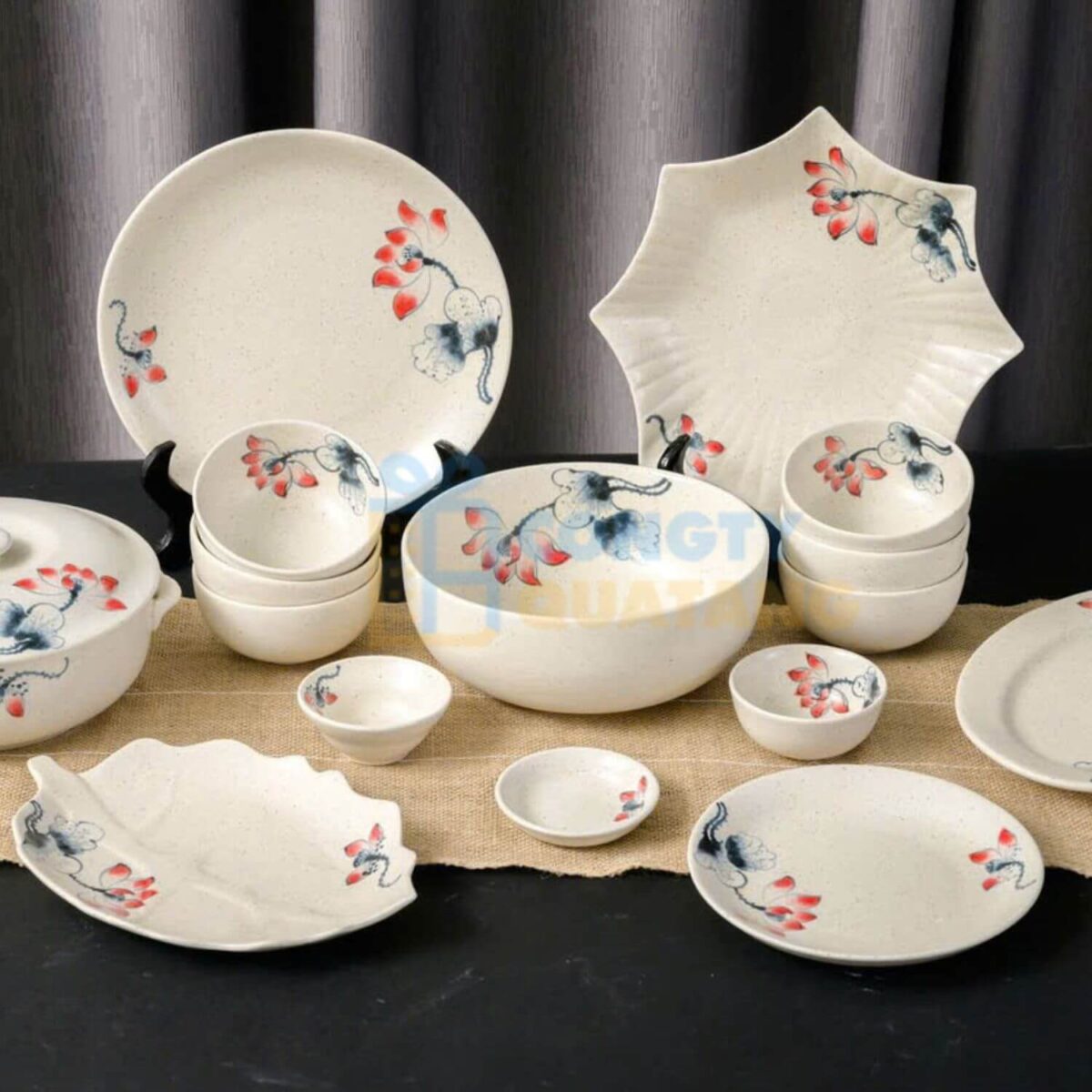Bộ bàn ăn in logo sang trọng