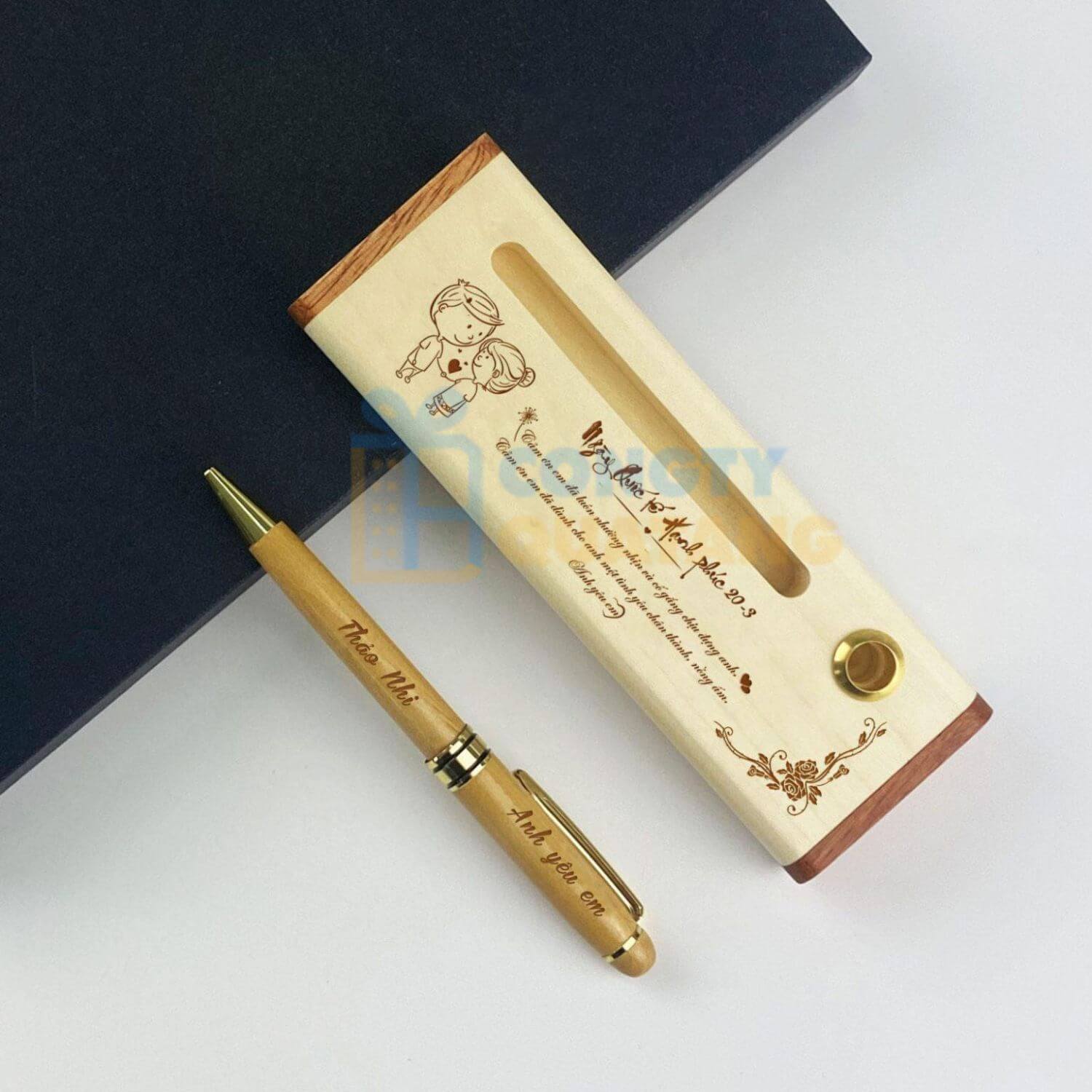 Bút gỗ khắc chữ làm quà tặng tốt nghiệp