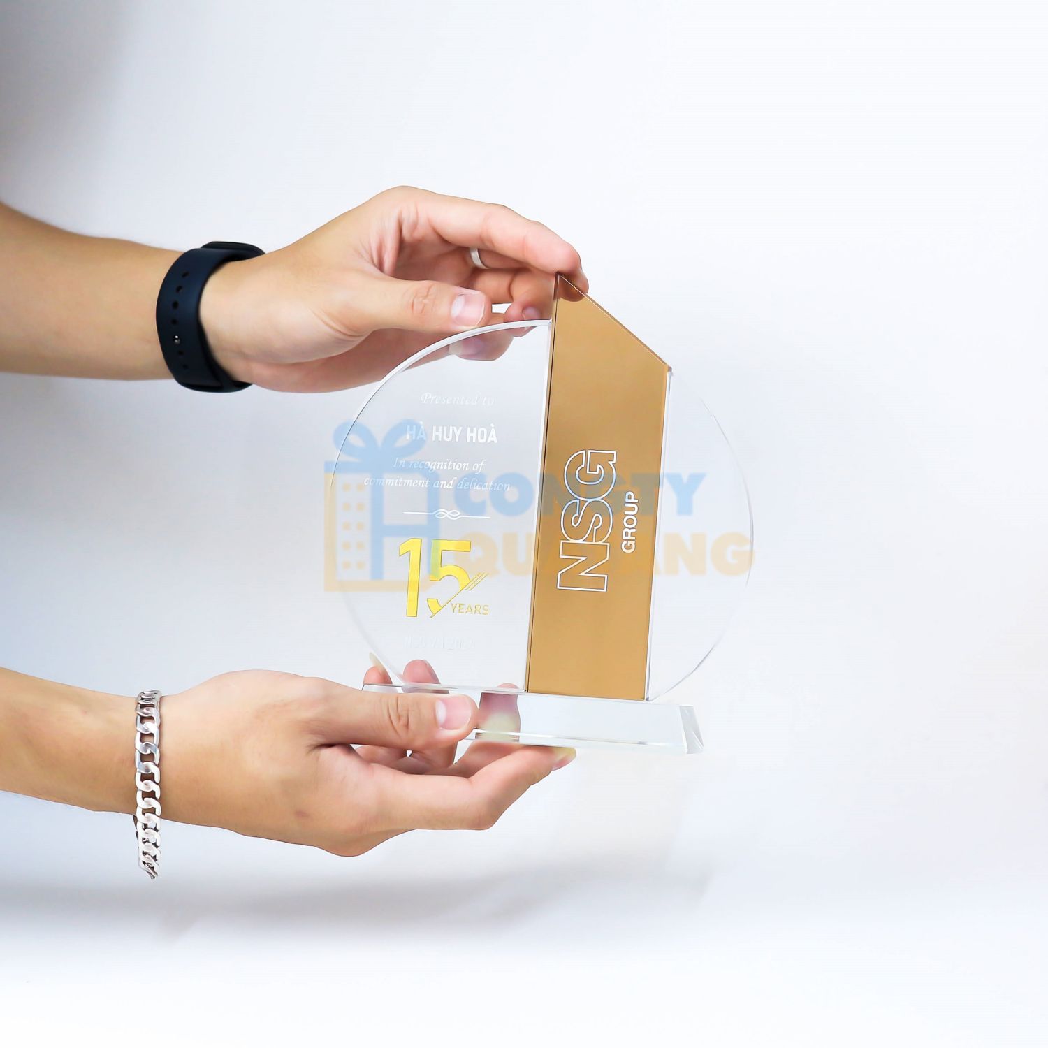 Các loại kỷ niệm chương phổ biến - Nên chọn loại kỷ niệm chương nào phù hợp?