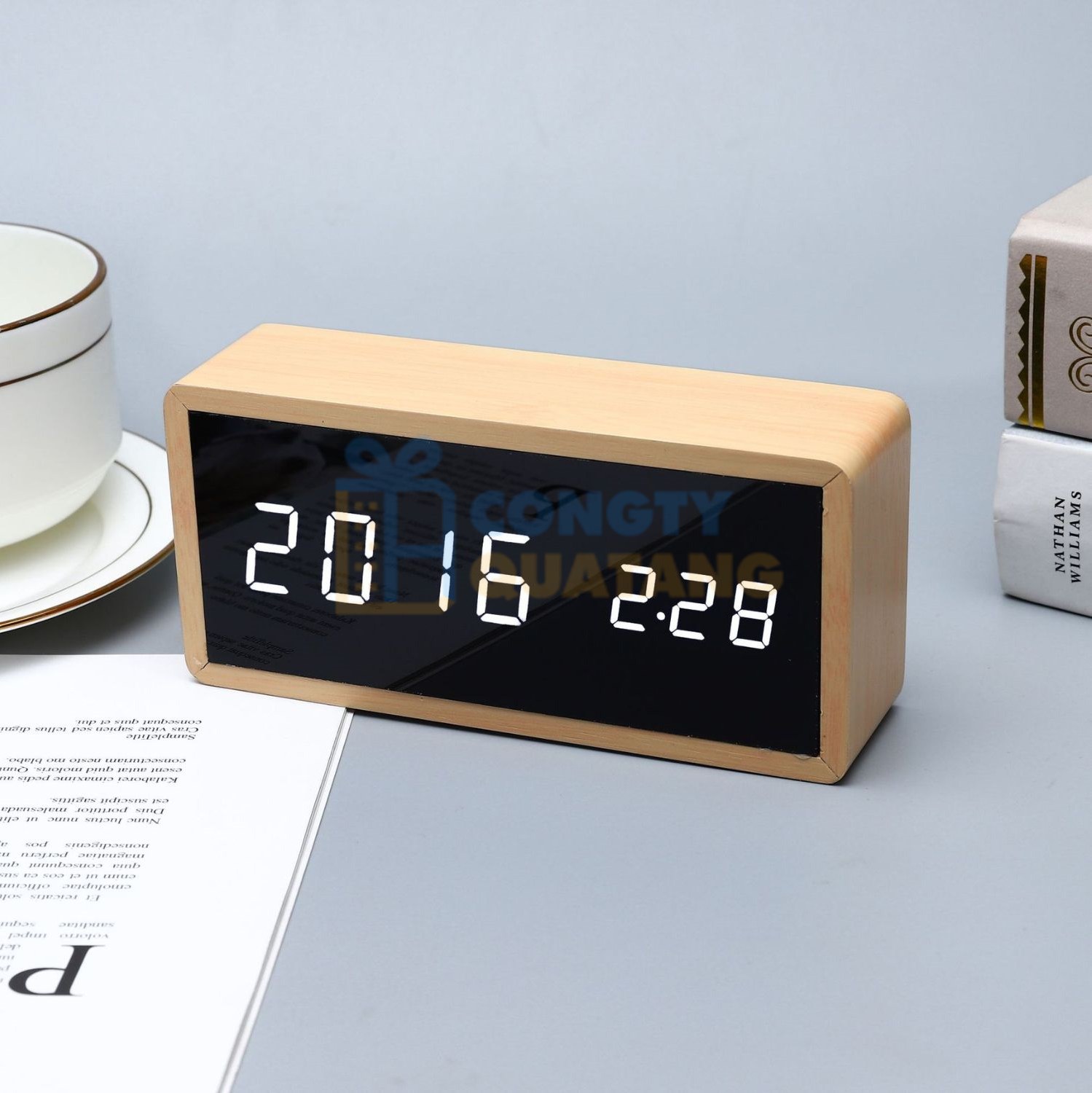 Đồng hồ để bàn in logo công ty theo yêu cầu, giá tốt từ 75.000đ tại HCM