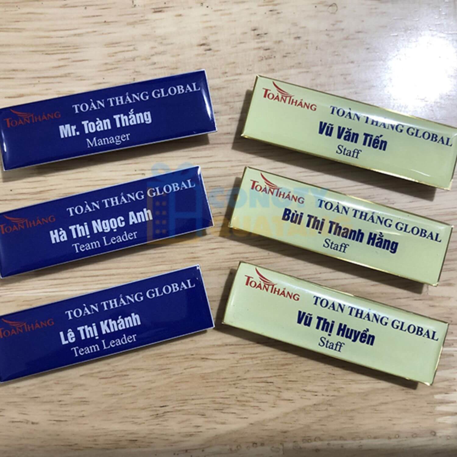 In bảng tên theo yêu cầu chuyên nghiệp