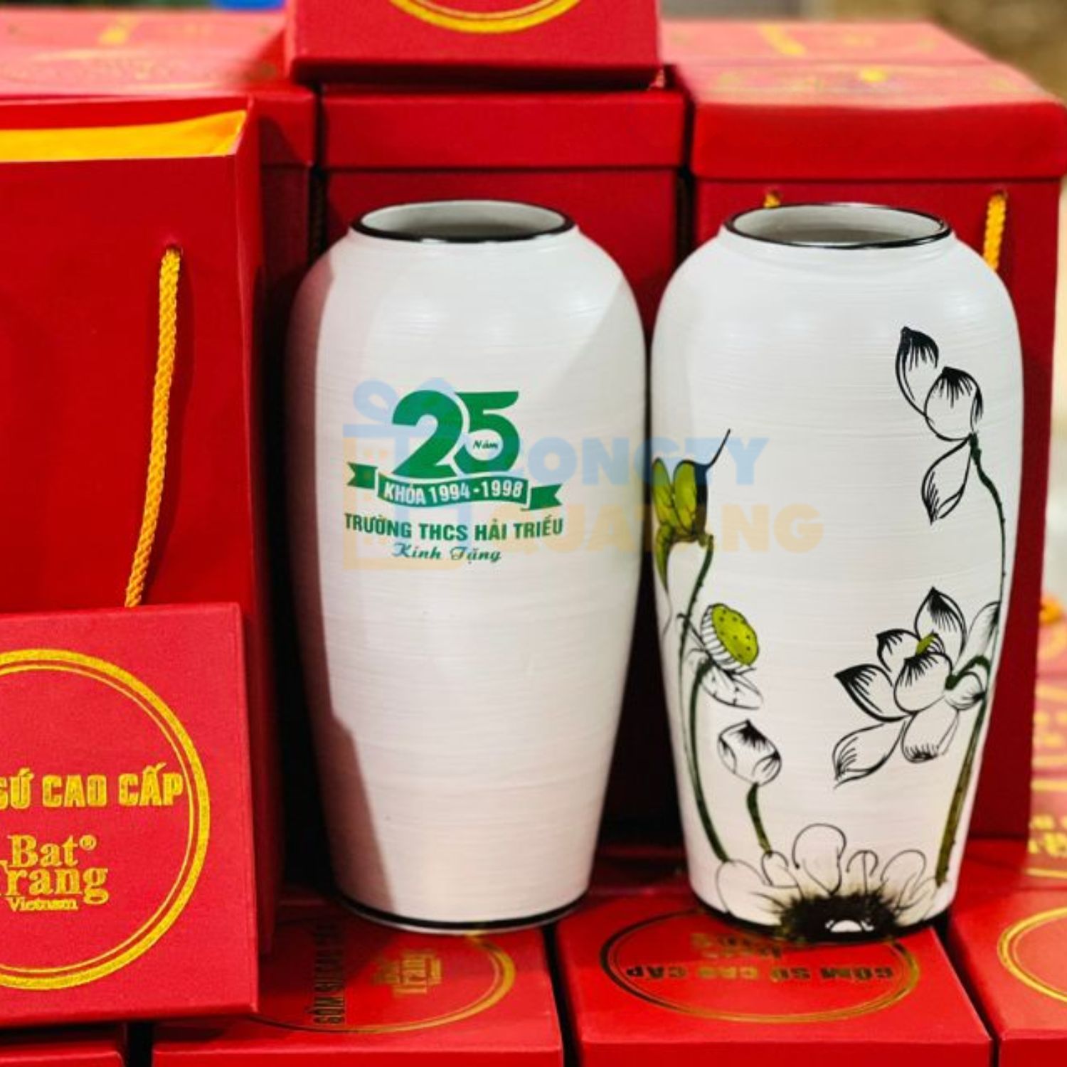 Mẫu bình hoa được ưa chuộng hiện nay
