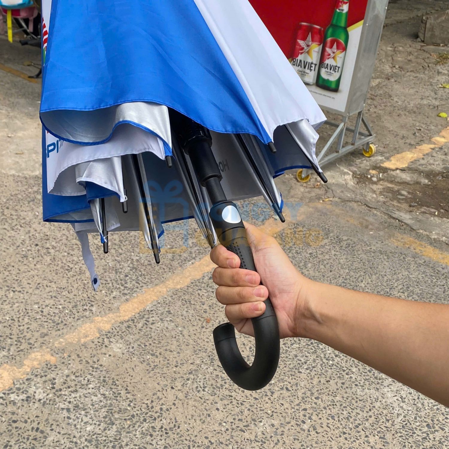 Xưởng sản xuất ô dù quà tặng theo yêu cầu, giá chỉ từ 80.000đ tại TP.HCM - Congtyquatang.com.vn