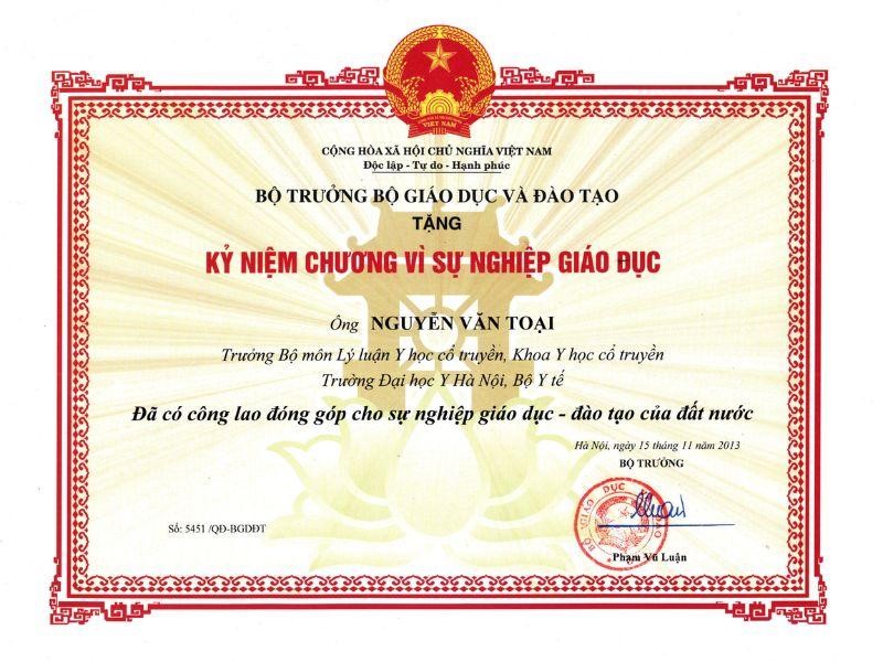 Tiền thưởng kỷ niệm chương vì sự nghiệp giáo dục là gì
