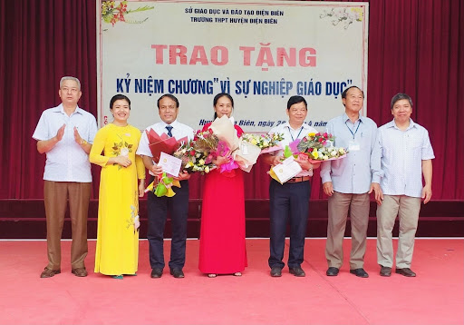 Ý nghĩa của việc trao tặng tiền thưởng kỷ niệm chương vì sự nghiệp giáo dục