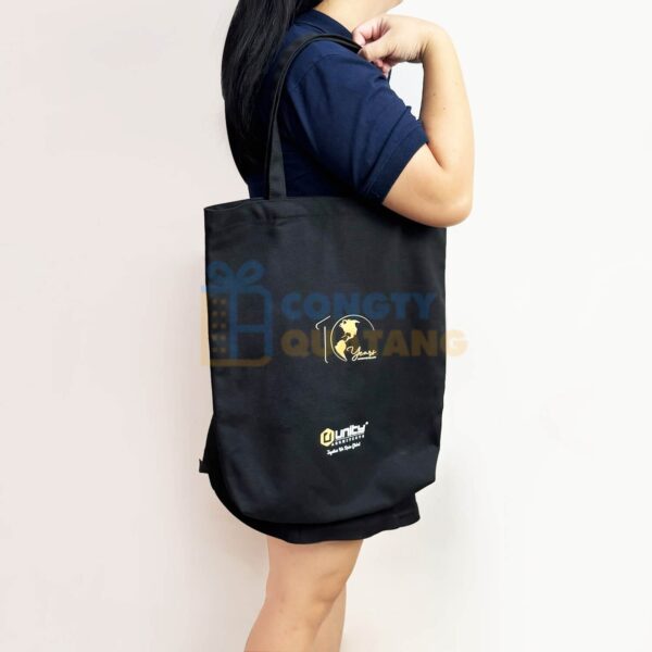 Mẫu túi vải canvas có túi con