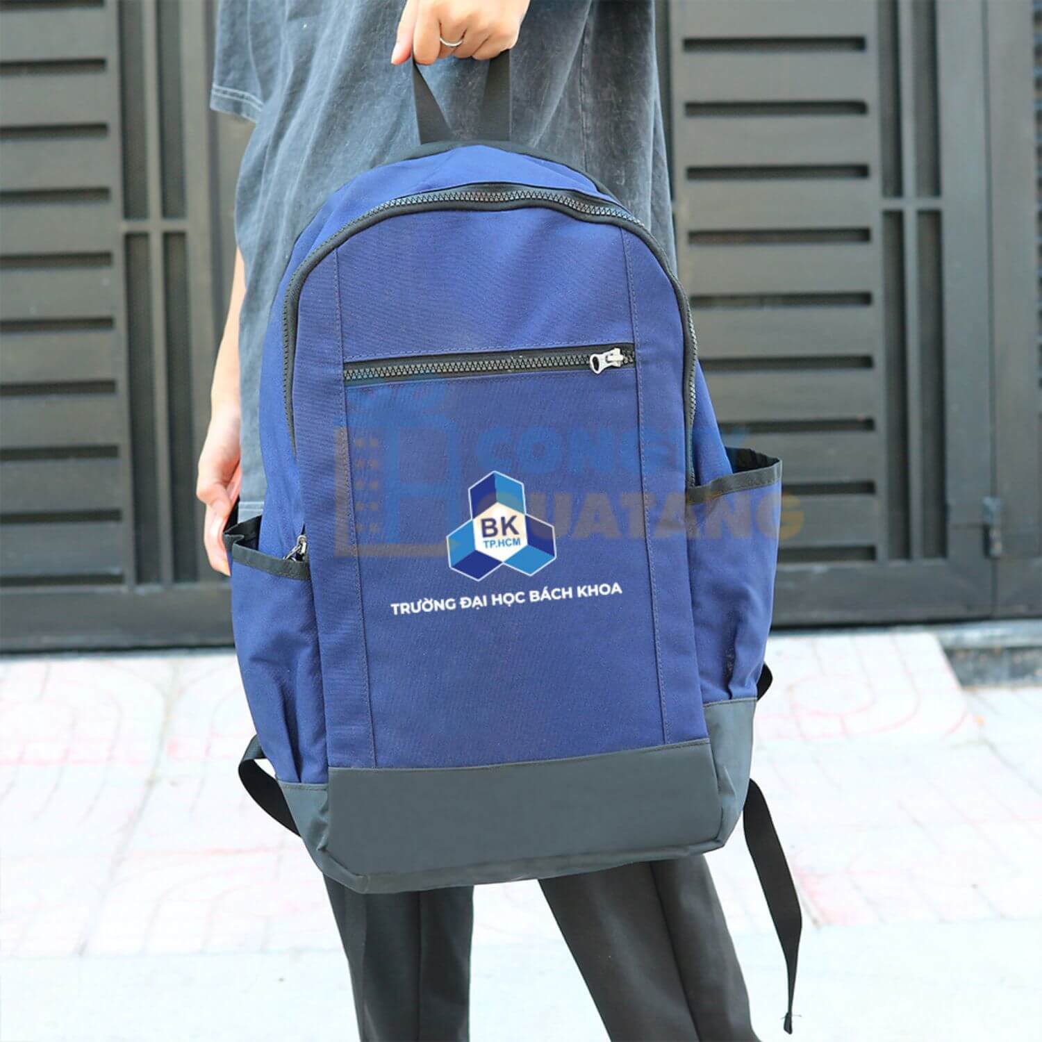 Xưởng in logo balo theo yêu cầu của khách hàng