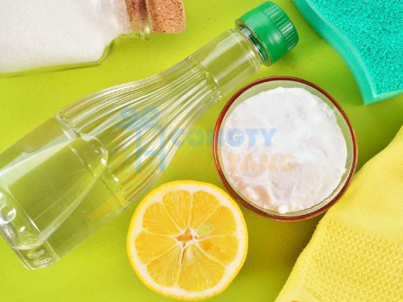 Cách khử mùi bình nhựa đựng nước bằng baking soda và nước ấm