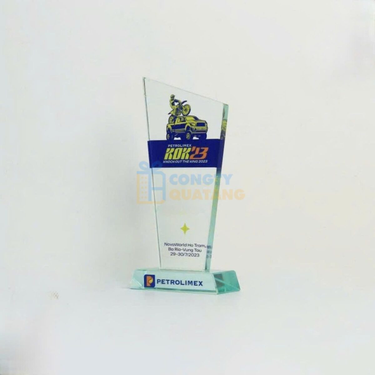 Kỷ niệm chương hình chữ V pha lê PL-118