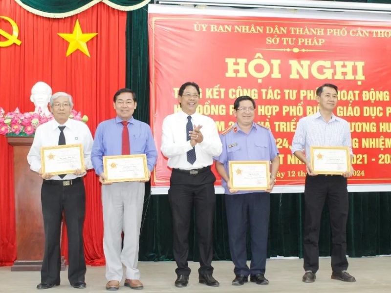 Điều kiện xét tặng kỷ niệm chương vì sự nghiệp tư pháp