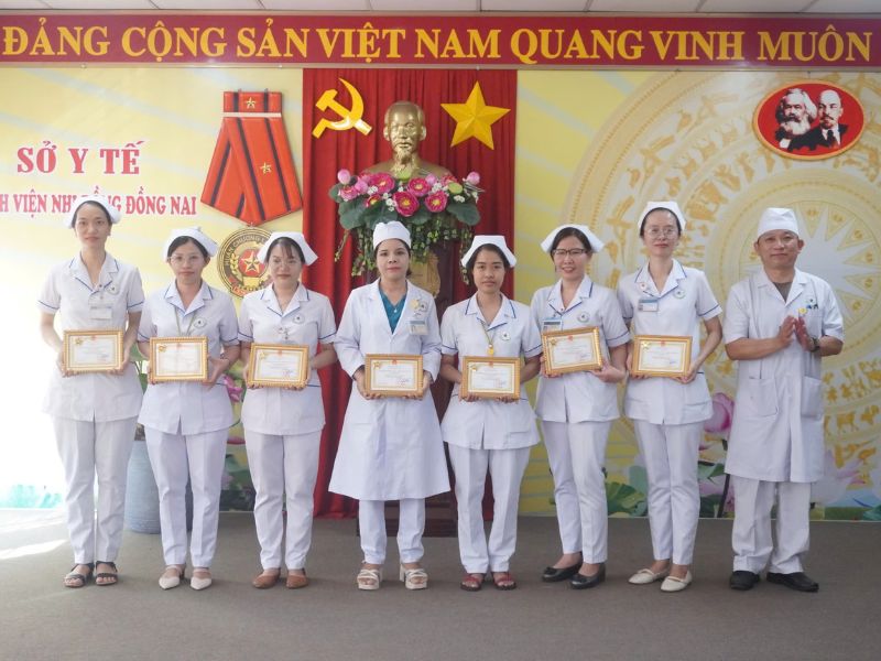 Ý nghĩa khi trao tặng kỷ niệm chương vì sự nghiệp y tế cho nhân viên y tế