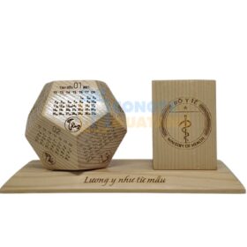 Xưởng Sản Xuất Lịch Gỗ Để Bàn Khắc Tên Theo Yêu Cầu Giá Rẻ Chỉ Từ 80.000đ/Sản Phẩm