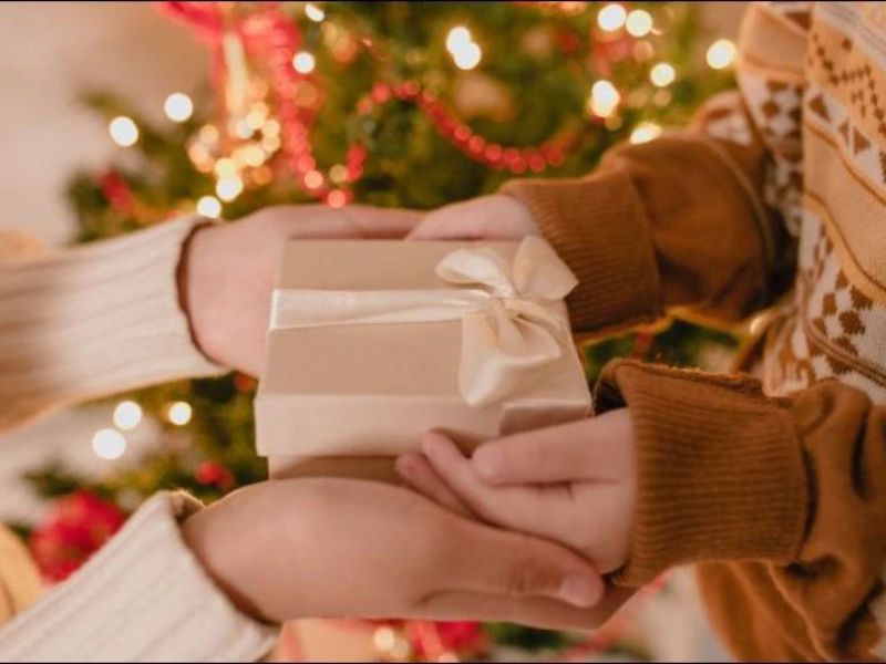 Mỗi món quà được chuẩn bị kỹ lưỡng chứa đựng thông điệp tri ân